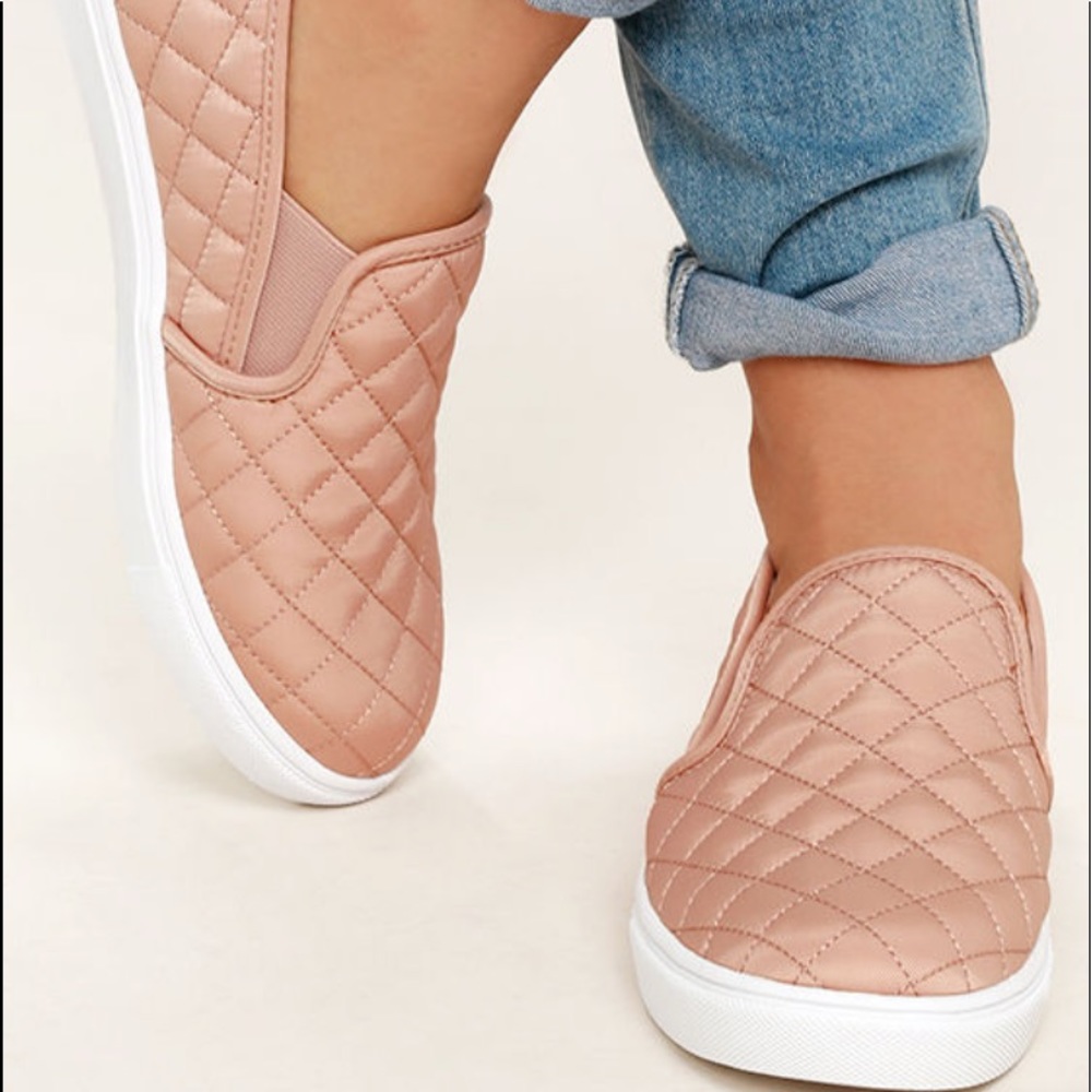 Steve Madden women’s slip on baby pink shoes!